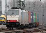 Railpool 186 108 mit Containerzug durch K�ln Gremberg am 14.02.2011