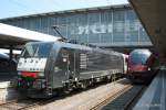 Dann wollte ich eigentlich die 1216 in Richtung Bozen knipsen aber es fuhr die ES64 F4-010 an den ZUg und stand neben dem Railjet.