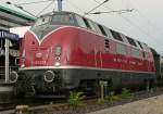 V200 033 aus der Frosch Perspektive in Bonn Hbf am 06.06.2010