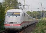Ein ICE 1 bei der Durchfahrt in K�ln West am 03.09.2010