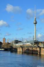 ICE 2 Doppel auf dem Weg nach K�ln am 30.12.2012 an der Jannowitzbr�cke.