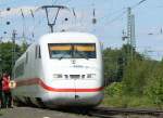 Ein ICE 2 aus sitzender Position am Bf Opladen aufgenommen am 29.05.2010
