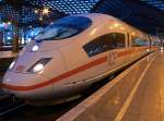 Ein ICE 3 in K�ln Hbf am 16.12.09