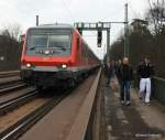 Ist das eng auf dieser Br�cke.